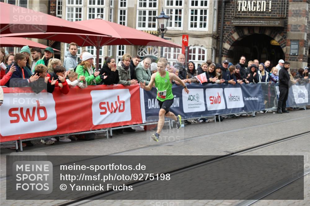 05.10.2025 - 20. swb-Marathon Bremen Yannick Fuchs http://msf.ph/oto/9275198 05.10.2025 12:34:24 Ziel 888, 1663 meine-sportfotos.de