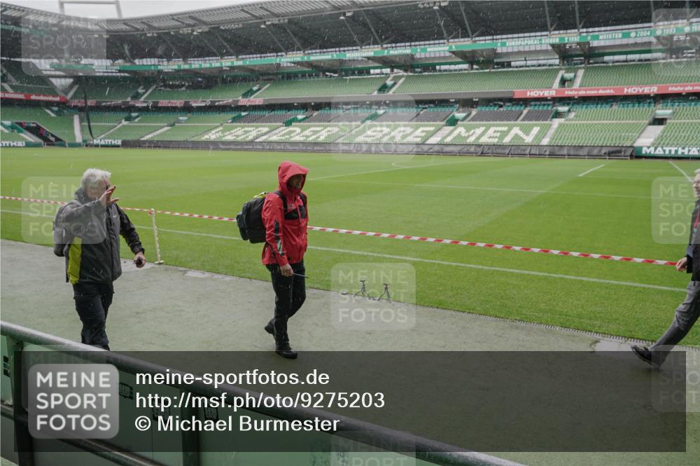 05.10.2025 - 20. swb-Marathon Bremen Michael Burmester http://msf.ph/oto/9275203 05.10.2025 14:59:29 Laufen im Stadion  meine-sportfotos.de