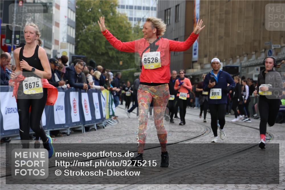 05.10.2025 - 20. swb-Marathon Bremen Strokosch-Dieckow http://msf.ph/oto/9275215 05.10.2025 11:12:02 Ziel 9420, 9526, 9675, 9726, 9867, 10463, 10499, 10815, 10849 meine-sportfotos.de