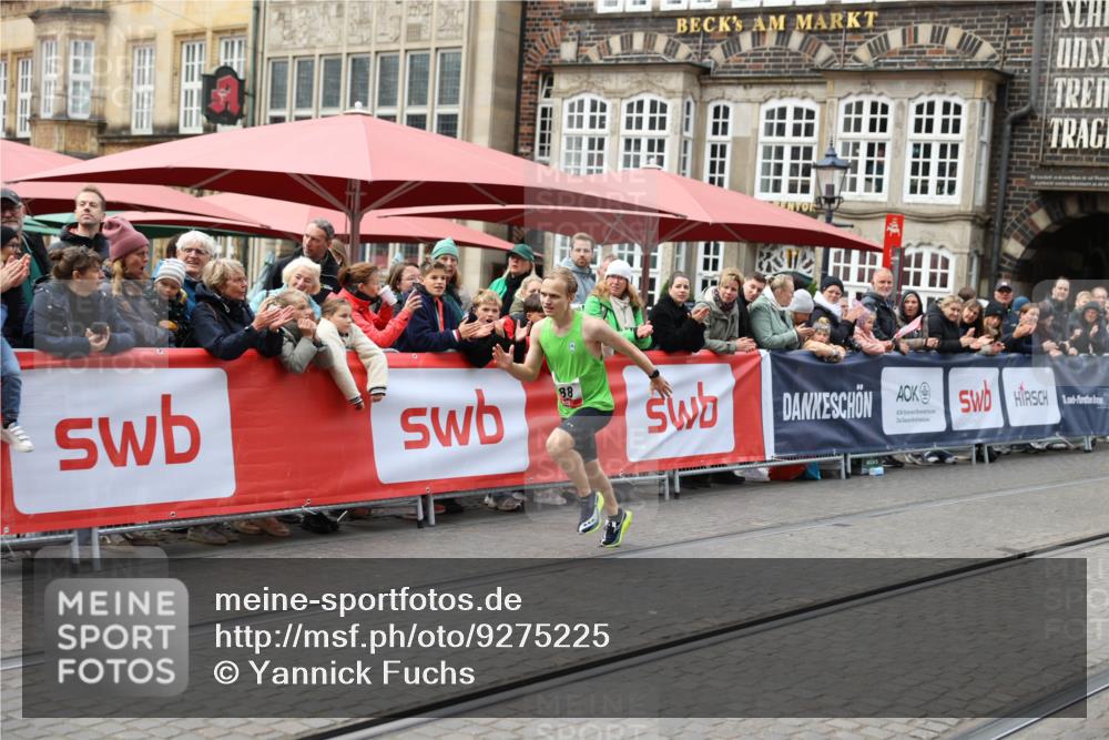 05.10.2025 - 20. swb-Marathon Bremen Yannick Fuchs http://msf.ph/oto/9275225 05.10.2025 12:34:24 Ziel 888, 1663 meine-sportfotos.de