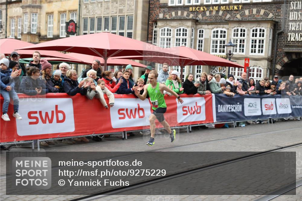 05.10.2025 - 20. swb-Marathon Bremen Yannick Fuchs http://msf.ph/oto/9275229 05.10.2025 12:34:24 Ziel 888, 1663 meine-sportfotos.de