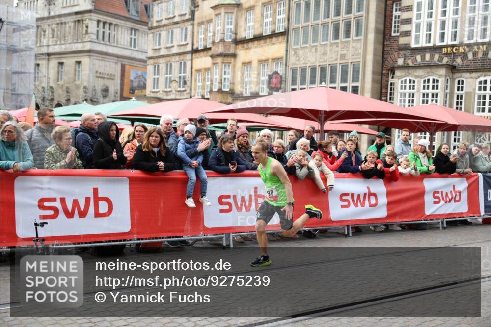 05.10.2025 - 20. swb-Marathon Bremen Yannick Fuchs http://msf.ph/oto/9275239 05.10.2025 12:34:25 Ziel 888, 1663 meine-sportfotos.de