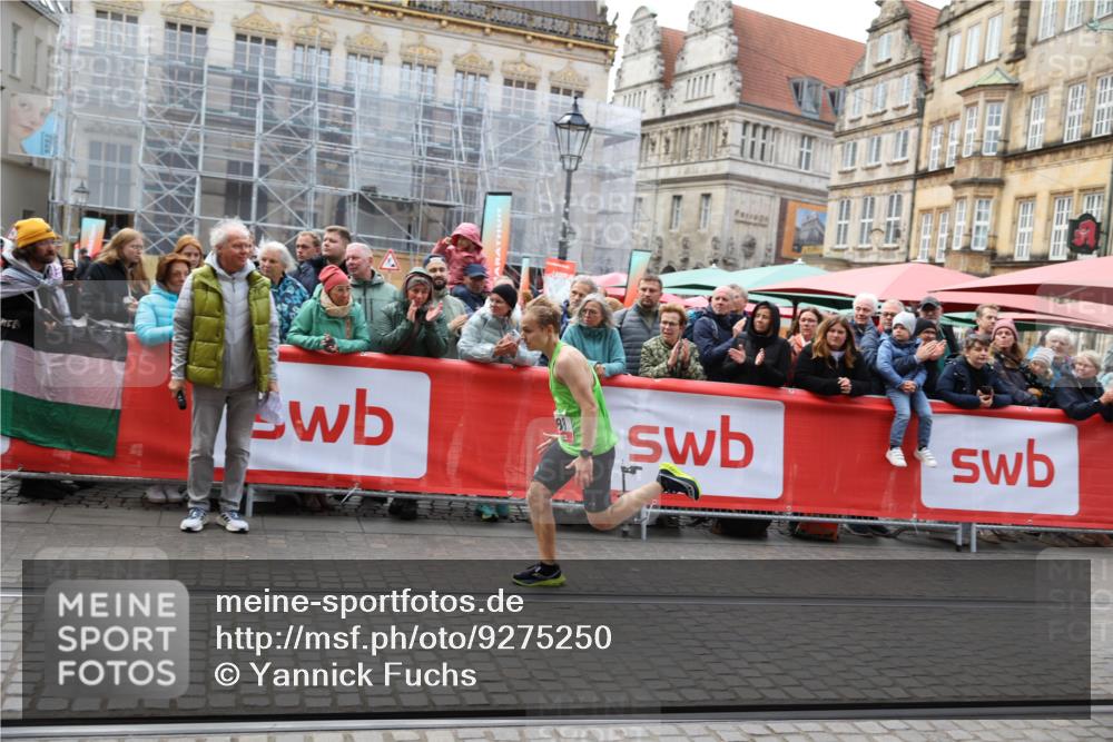 05.10.2025 - 20. swb-Marathon Bremen Yannick Fuchs http://msf.ph/oto/9275250 05.10.2025 12:34:26 Ziel 888, 1663 meine-sportfotos.de