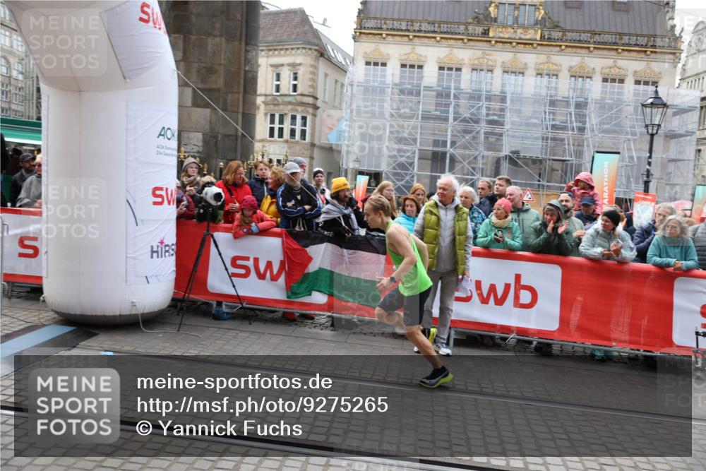 05.10.2025 - 20. swb-Marathon Bremen Yannick Fuchs http://msf.ph/oto/9275265 05.10.2025 12:34:26 Ziel 888, 1663 meine-sportfotos.de