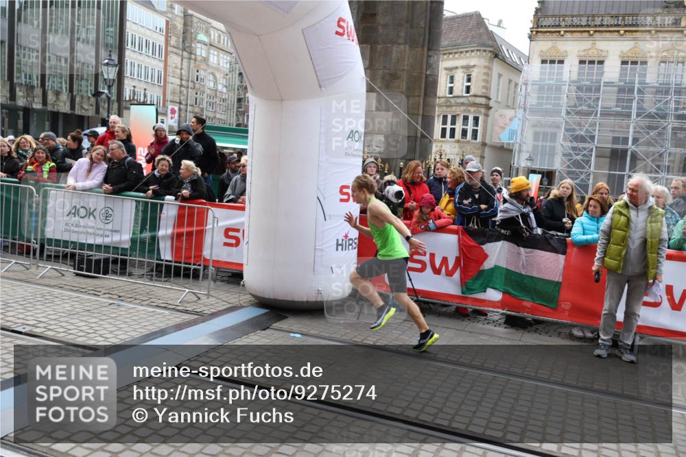 05.10.2025 - 20. swb-Marathon Bremen Yannick Fuchs http://msf.ph/oto/9275274 05.10.2025 12:34:26 Ziel 888, 1663 meine-sportfotos.de