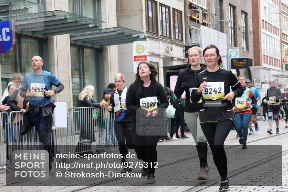 05.10.2025 - 20. swb-Marathon Bremen Strokosch-Dieckow http://msf.ph/oto/9275312 05.10.2025 11:13:25 Ziel 7014, 7410, 9242, 9667, 9899, 9946, 10040, 10364, 10433, 10574, 10671, 10705, 10707, 10756, 10842, 10957, 11060, 11068, 11264, 11385, 11652, 11653, 7014, 7410, 9242, 9667, 9899, 9946, 10040, 10364, 10433, 10574, 10671, 10705, 10707, 10756, 10842, 10957, 11060, 11068, 11264, 11385, 11652, 11653 meine-sportfotos.de