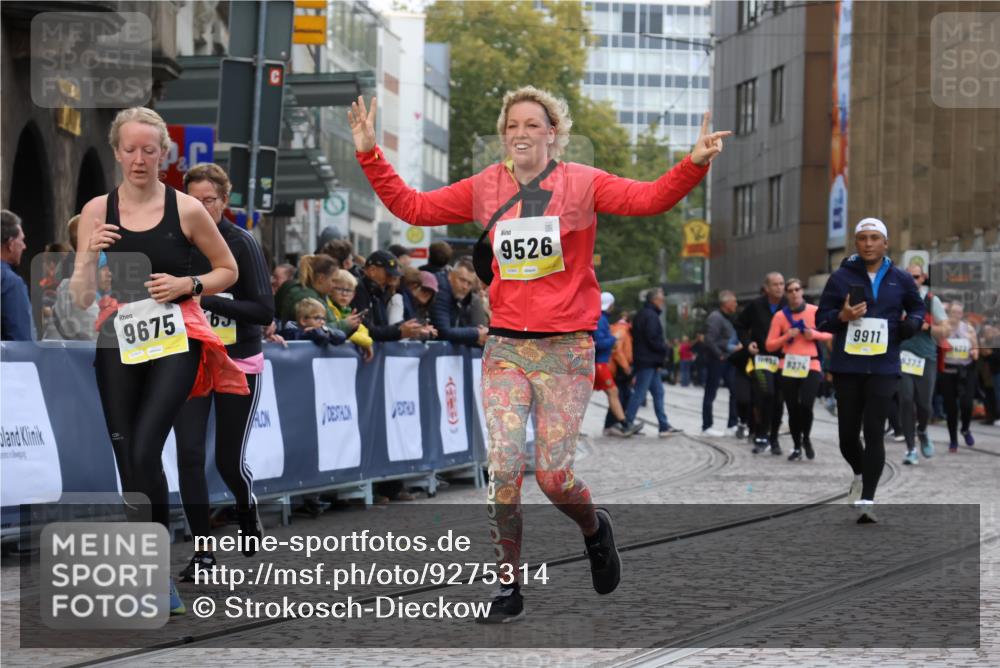 05.10.2025 - 20. swb-Marathon Bremen Strokosch-Dieckow http://msf.ph/oto/9275314 05.10.2025 11:12:03 Ziel 9526, 9675, 9726, 9867, 10463, 10499, 10849 meine-sportfotos.de
