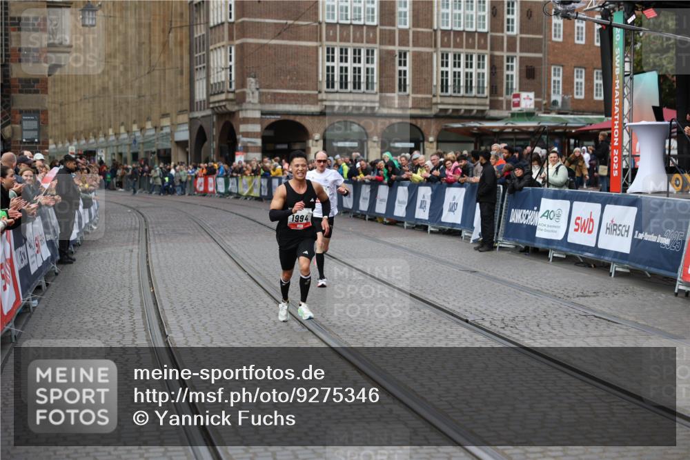 05.10.2025 - 20. swb-Marathon Bremen Yannick Fuchs http://msf.ph/oto/9275346 05.10.2025 12:35:29 Ziel 1994 meine-sportfotos.de