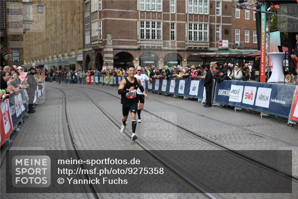 05.10.2025 - 20. swb-Marathon Bremen Yannick Fuchs http://msf.ph/oto/9275358 05.10.2025 12:35:29 Ziel 1994 meine-sportfotos.de