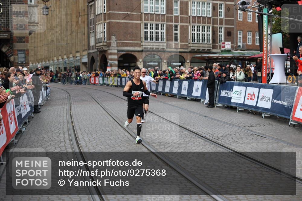 05.10.2025 - 20. swb-Marathon Bremen Yannick Fuchs http://msf.ph/oto/9275368 05.10.2025 12:35:29 Ziel 1994 meine-sportfotos.de