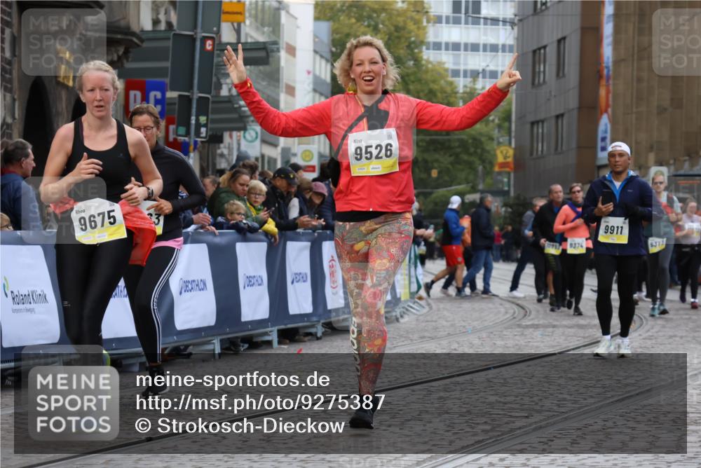 05.10.2025 - 20. swb-Marathon Bremen Strokosch-Dieckow http://msf.ph/oto/9275387 05.10.2025 11:12:03 Ziel 9526, 9675, 9726, 9867, 10463, 10499, 10849 meine-sportfotos.de