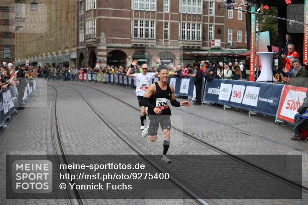 05.10.2025 - 20. swb-Marathon Bremen Yannick Fuchs http://msf.ph/oto/9275400 05.10.2025 12:35:30 Ziel 308, 1994 meine-sportfotos.de
