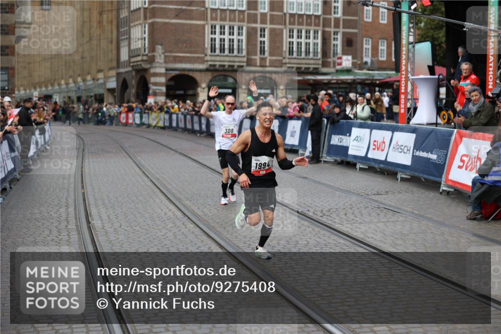 05.10.2025 - 20. swb-Marathon Bremen Yannick Fuchs http://msf.ph/oto/9275408 05.10.2025 12:35:30 Ziel 308, 1994 meine-sportfotos.de