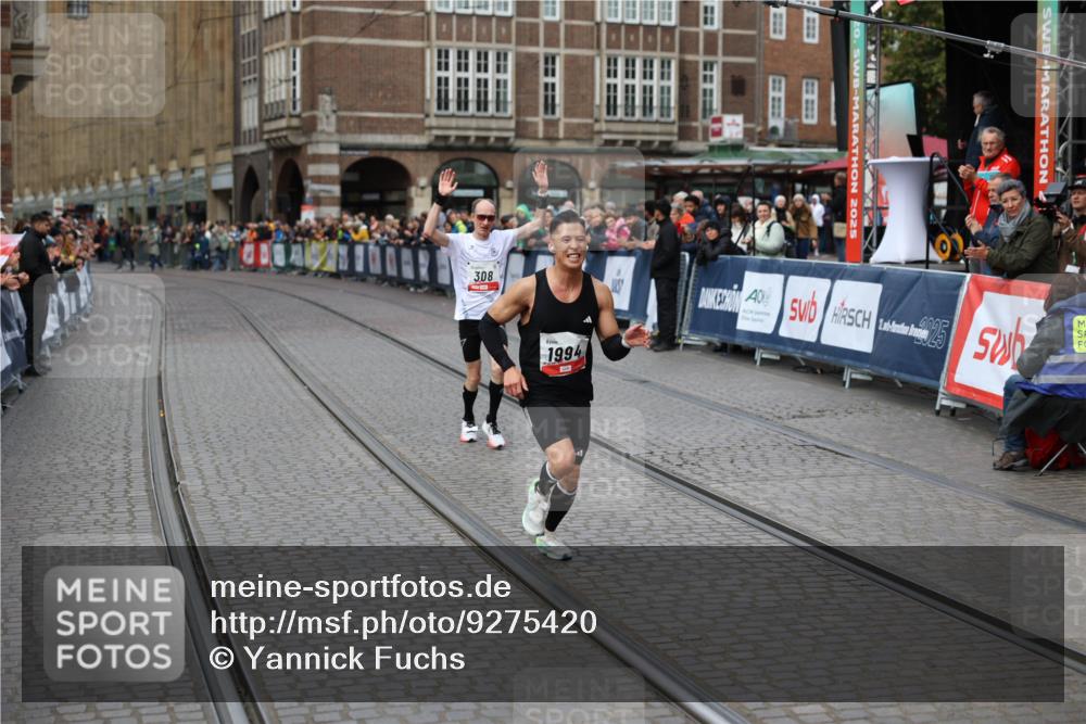 05.10.2025 - 20. swb-Marathon Bremen Yannick Fuchs http://msf.ph/oto/9275420 05.10.2025 12:35:30 Ziel 308, 1994 meine-sportfotos.de