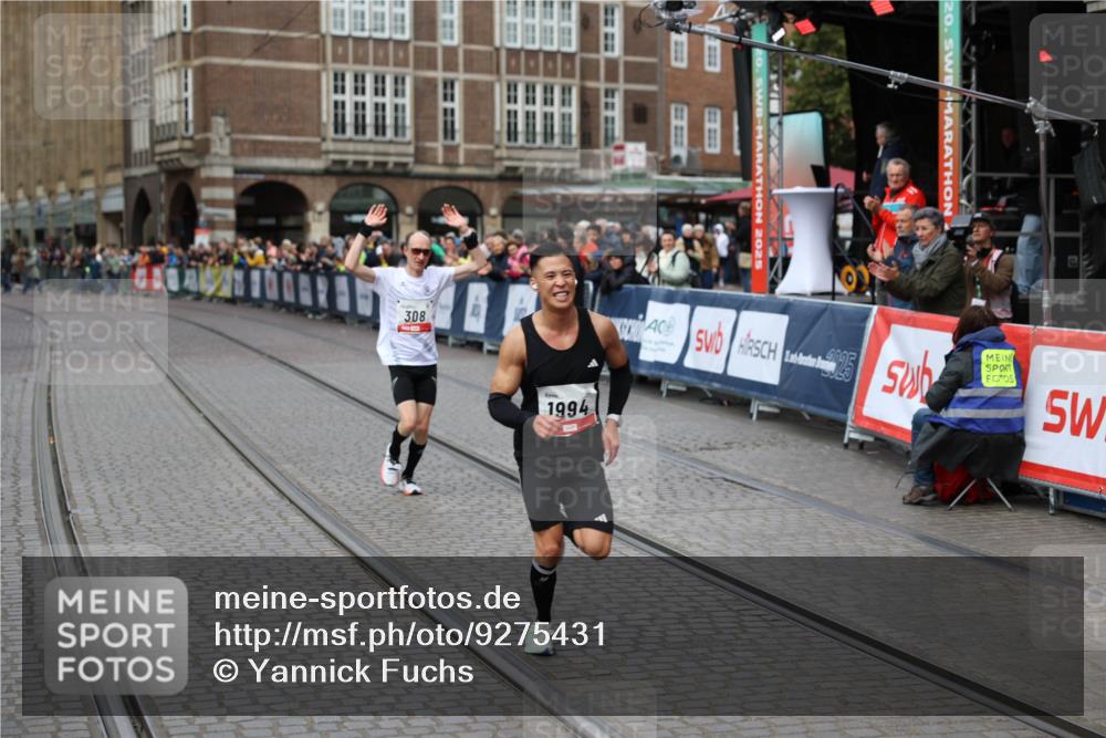 05.10.2025 - 20. swb-Marathon Bremen Yannick Fuchs http://msf.ph/oto/9275431 05.10.2025 12:35:30 Ziel 308, 1994 meine-sportfotos.de
