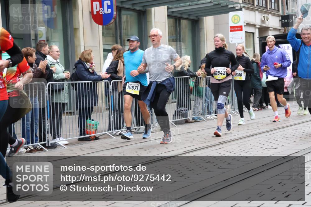 05.10.2025 - 20. swb-Marathon Bremen Strokosch-Dieckow http://msf.ph/oto/9275442 05.10.2025 11:13:30 Ziel 7014, 7410, 9012, 9242, 9342, 9631, 9667, 9899, 9946, 10000, 10036, 10040, 10364, 10433, 10512, 10574, 10671, 10705, 10707, 10721, 10756, 10842, 10957, 11060, 11068, 11264, 11385, 11541, 11548, 11652, 11653, 7014, 7410, 9012, 9242, 9342, 9631, 9667, 9899, 9946, 10000, 10036, 10040, 10364, 10433, 10512, 10574, 10671, 10705, 10707, 10721, 10756, 10842, 10957, 11060, 11068, 11264, 11385, 11541, 11548, 11652, 11653 meine-sportfotos.de
