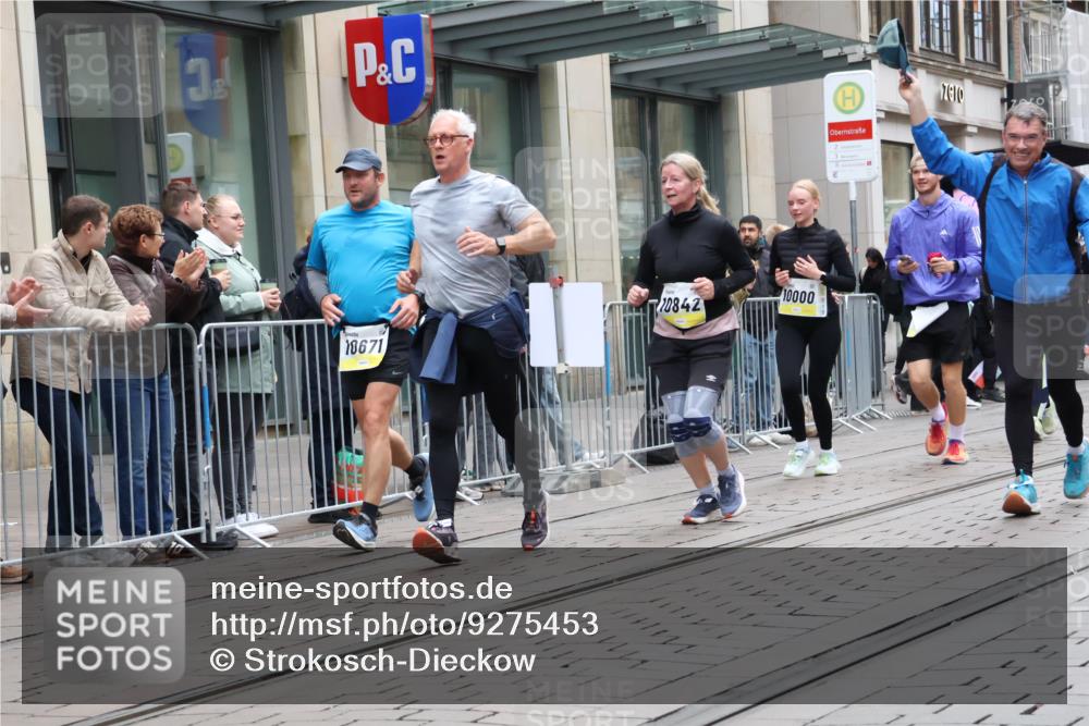 05.10.2025 - 20. swb-Marathon Bremen Strokosch-Dieckow http://msf.ph/oto/9275453 05.10.2025 11:13:30 Ziel 7014, 7410, 9012, 9242, 9342, 9631, 9667, 9899, 9946, 10000, 10036, 10040, 10364, 10433, 10512, 10574, 10671, 10705, 10707, 10721, 10756, 10842, 10957, 11060, 11068, 11264, 11385, 11541, 11548, 11652, 11653, 7014, 7410, 9012, 9242, 9342, 9631, 9667, 9899, 9946, 10000, 10036, 10040, 10364, 10433, 10512, 10574, 10671, 10705, 10707, 10721, 10756, 10842, 10957, 11060, 11068, 11264, 11385, 11541, 11548, 11652, 11653 meine-sportfotos.de
