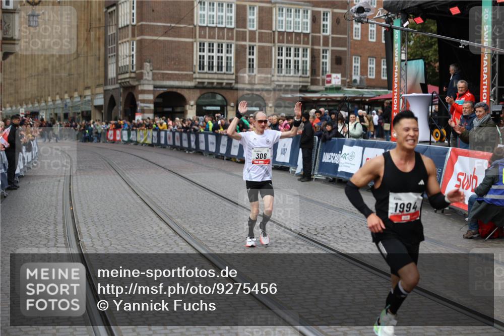 05.10.2025 - 20. swb-Marathon Bremen Yannick Fuchs http://msf.ph/oto/9275456 05.10.2025 12:35:31 Ziel 308, 1994 meine-sportfotos.de