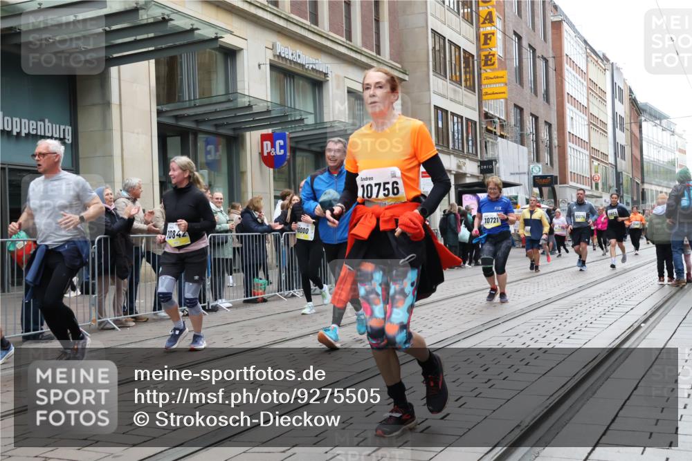 05.10.2025 - 20. swb-Marathon Bremen Strokosch-Dieckow http://msf.ph/oto/9275505 05.10.2025 11:13:32 Ziel 7014, 7410, 9012, 9242, 9342, 9631, 9667, 9899, 9946, 10000, 10036, 10040, 10364, 10512, 10574, 10671, 10705, 10707, 10721, 10756, 10842, 10957, 11060, 11068, 11264, 11385, 11541, 11548, 11652, 11653, 7014, 7410, 9012, 9242, 9342, 9631, 9667, 9899, 9946, 10000, 10036, 10040, 10364, 10512, 10574, 10671, 10705, 10707, 10721, 10756, 10842, 10957, 11060, 11068, 11264, 11385, 11541, 11548, 11652, 11653 meine-sportfotos.de