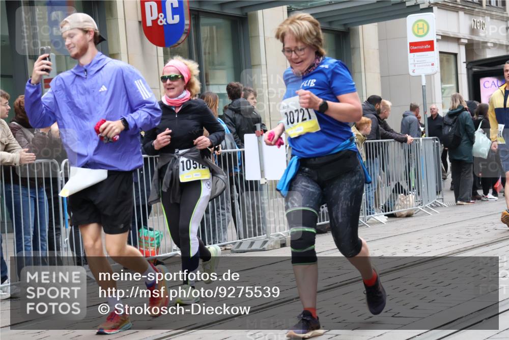 05.10.2025 - 20. swb-Marathon Bremen Strokosch-Dieckow http://msf.ph/oto/9275539 05.10.2025 11:13:34 Ziel 7014, 7410, 9012, 9242, 9342, 9631, 9667, 9899, 9946, 10000, 10036, 10040, 10364, 10512, 10574, 10671, 10705, 10707, 10721, 10756, 10842, 10957, 11060, 11068, 11264, 11385, 11541, 11548, 11652, 11653, 7014, 7410, 9012, 9242, 9342, 9631, 9667, 9899, 9946, 10000, 10036, 10040, 10364, 10512, 10574, 10671, 10705, 10707, 10721, 10756, 10842, 10957, 11060, 11068, 11264, 11385, 11541, 11548, 11652, 11653 meine-sportfotos.de