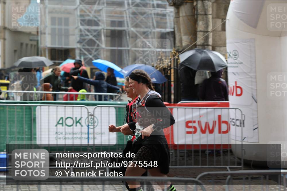 05.10.2025 - 20. swb-Marathon Bremen Yannick Fuchs http://msf.ph/oto/9275548 05.10.2025 14:55:38 Ziel 3372, 3375, 3376, 5589 meine-sportfotos.de