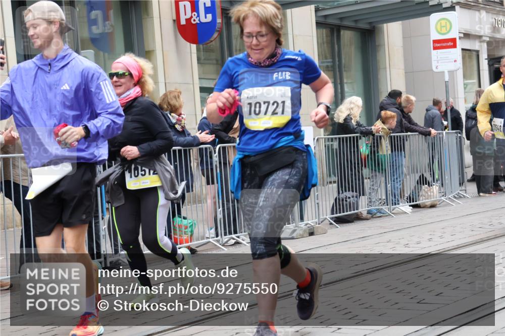 05.10.2025 - 20. swb-Marathon Bremen Strokosch-Dieckow http://msf.ph/oto/9275550 05.10.2025 11:13:34 Ziel 7014, 7410, 9012, 9242, 9342, 9631, 9667, 9899, 9946, 10000, 10036, 10040, 10364, 10512, 10574, 10671, 10705, 10707, 10721, 10756, 10842, 10957, 11060, 11068, 11264, 11385, 11541, 11548, 11652, 11653, 7014, 7410, 9012, 9242, 9342, 9631, 9667, 9899, 9946, 10000, 10036, 10040, 10364, 10512, 10574, 10671, 10705, 10707, 10721, 10756, 10842, 10957, 11060, 11068, 11264, 11385, 11541, 11548, 11652, 11653 meine-sportfotos.de