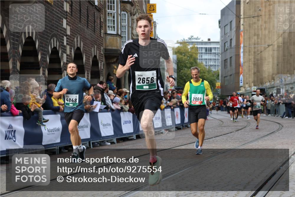 05.10.2025 - 20. swb-Marathon Bremen Strokosch-Dieckow http://msf.ph/oto/9275554 05.10.2025 13:04:11 Ziel 329, 706, 2068, 2482, 2643, 2656, 4848, 7900 meine-sportfotos.de