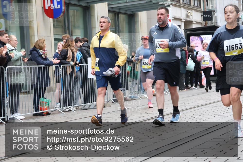 05.10.2025 - 20. swb-Marathon Bremen Strokosch-Dieckow http://msf.ph/oto/9275562 05.10.2025 11:13:36 Ziel 7014, 7410, 9012, 9342, 9380, 9631, 9667, 9899, 9946, 10000, 10036, 10040, 10364, 10491, 10512, 10671, 10705, 10721, 10756, 10842, 10957, 11060, 11068, 11264, 11541, 11548, 11652, 11653, 7014, 7410, 9012, 9342, 9380, 9631, 9667, 9899, 9946, 10000, 10036, 10040, 10364, 10491, 10512, 10671, 10705, 10721, 10756, 10842, 10957, 11060, 11068, 11264, 11541, 11548, 11652, 11653 meine-sportfotos.de