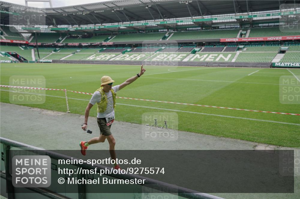 05.10.2025 - 20. swb-Marathon Bremen Michael Burmester http://msf.ph/oto/9275574 05.10.2025 12:52:19 Laufen im Stadion 615, 754, 793, 914, 1029, 1298, 1550, 1552, 1926, 2595, 3033, 3041, 3178, 3626, 4362, 4652, 4781, 4805, 4914, 5068, 5108, 5416, 5447, 5459, 5561, 5675, 5847, 6367, 6630, 6773, 7012, 7031, 7277, 7293, 7313, 7416, 7419, 7634, 7773, 7975, 8218, 8534, 8558, 8580, 8701, 8921, 9115, 10338, 750, 1064, 1120, 1314, 1577, 1701, 1748, 1911, 2279, 2283, 2350, 2447, 2526, 4260, 4687, 5910, 6775, 7713, 7723, 8066, 8682, 8740, 8780 meine-sportfotos.de