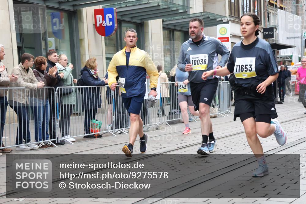 05.10.2025 - 20. swb-Marathon Bremen Strokosch-Dieckow http://msf.ph/oto/9275578 05.10.2025 11:13:36 Ziel 7014, 7410, 9012, 9342, 9380, 9631, 9667, 9899, 9946, 10000, 10036, 10040, 10364, 10491, 10512, 10671, 10705, 10721, 10756, 10842, 10957, 11060, 11068, 11264, 11541, 11548, 11652, 11653, 7014, 7410, 9012, 9342, 9380, 9631, 9667, 9899, 9946, 10000, 10036, 10040, 10364, 10491, 10512, 10671, 10705, 10721, 10756, 10842, 10957, 11060, 11068, 11264, 11541, 11548, 11652, 11653 meine-sportfotos.de