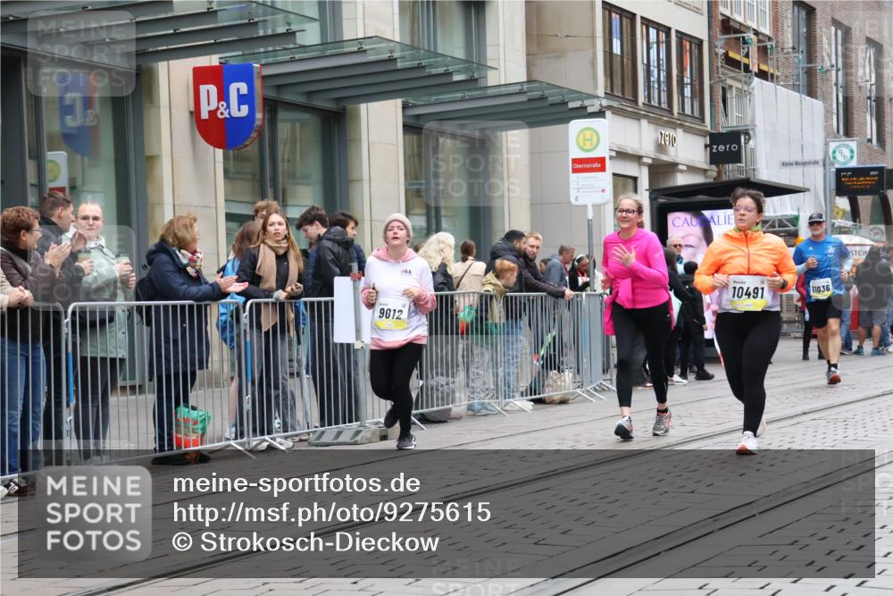 05.10.2025 - 20. swb-Marathon Bremen Strokosch-Dieckow http://msf.ph/oto/9275615 05.10.2025 11:13:39 Ziel 7014, 7410, 9012, 9342, 9380, 9631, 9667, 9946, 10000, 10036, 10491, 10512, 10671, 10721, 10756, 10842, 11036, 11541, 11548, 11652, 11653, 7014, 7410, 9012, 9342, 9380, 9631, 9667, 9946, 10000, 10036, 10491, 10512, 10671, 10721, 10756, 10842, 11036, 11541, 11548, 11652, 11653 meine-sportfotos.de
