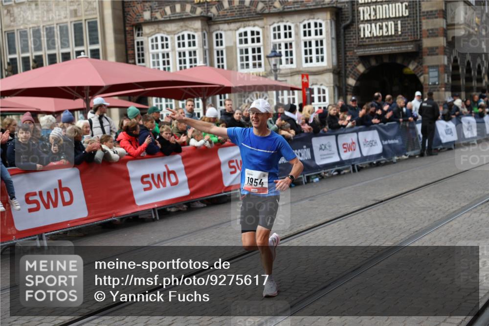05.10.2025 - 20. swb-Marathon Bremen Yannick Fuchs http://msf.ph/oto/9275617 05.10.2025 12:37:01 Ziel 1954 meine-sportfotos.de