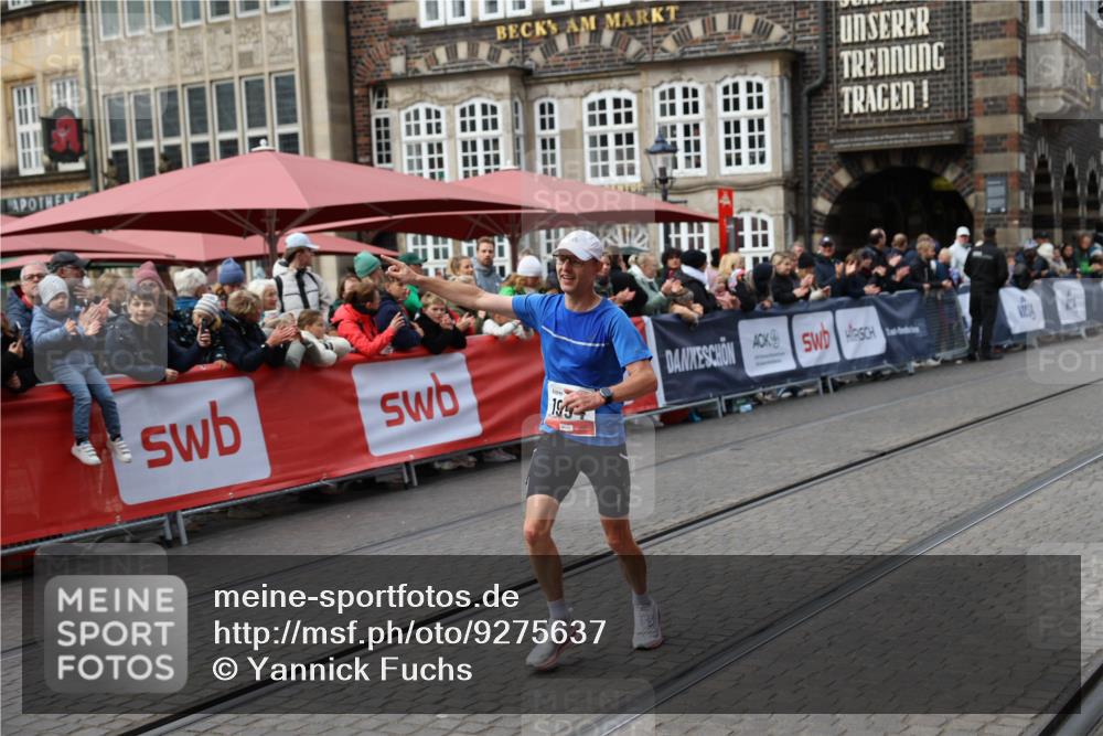 05.10.2025 - 20. swb-Marathon Bremen Yannick Fuchs http://msf.ph/oto/9275637 05.10.2025 12:37:01 Ziel 1954 meine-sportfotos.de