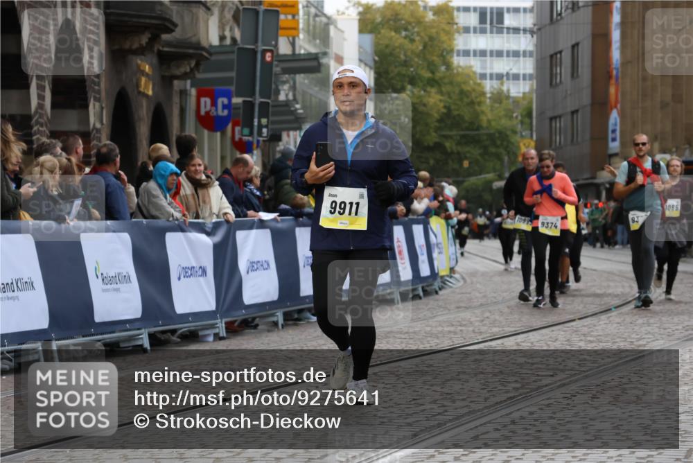 05.10.2025 - 20. swb-Marathon Bremen Strokosch-Dieckow http://msf.ph/oto/9275641 05.10.2025 11:12:09 Ziel 9526, 9675, 9911, 10463 meine-sportfotos.de