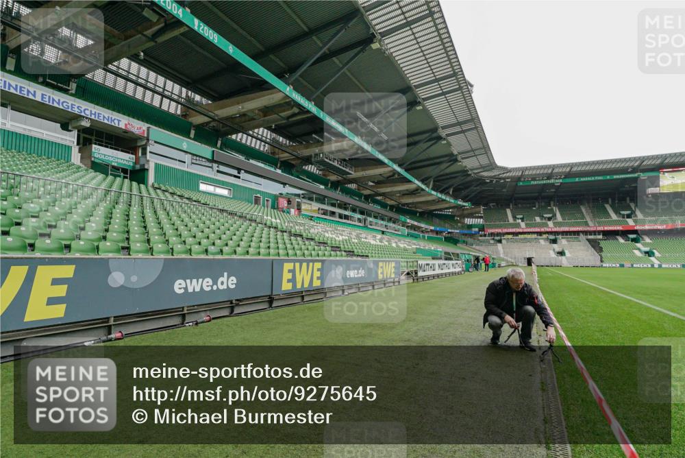 05.10.2025 - 20. swb-Marathon Bremen Michael Burmester http://msf.ph/oto/9275645 05.10.2025 10:09:13 Laufen im Stadion  meine-sportfotos.de