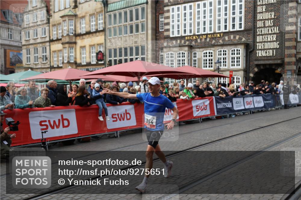 05.10.2025 - 20. swb-Marathon Bremen Yannick Fuchs http://msf.ph/oto/9275651 05.10.2025 12:37:01 Ziel 1954 meine-sportfotos.de