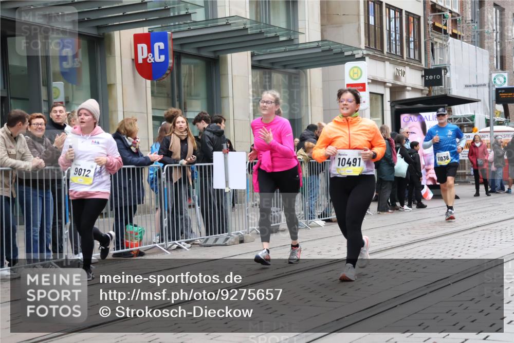 05.10.2025 - 20. swb-Marathon Bremen Strokosch-Dieckow http://msf.ph/oto/9275657 05.10.2025 11:13:41 Ziel 7014, 7410, 9012, 9342, 9380, 9631, 9667, 9946, 10000, 10036, 10491, 10512, 10671, 10721, 10756, 10842, 11036, 11541, 11548, 11652, 11653, 7014, 7410, 9012, 9342, 9380, 9631, 9667, 9946, 10000, 10036, 10491, 10512, 10671, 10721, 10756, 10842, 11036, 11541, 11548, 11652, 11653 meine-sportfotos.de