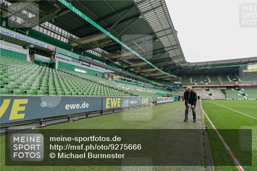 05.10.2025 - 20. swb-Marathon Bremen Michael Burmester http://msf.ph/oto/9275666 05.10.2025 10:09:18 Laufen im Stadion  meine-sportfotos.de