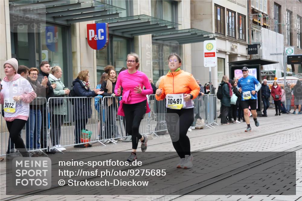 05.10.2025 - 20. swb-Marathon Bremen Strokosch-Dieckow http://msf.ph/oto/9275685 05.10.2025 11:13:41 Ziel 7014, 7410, 9012, 9342, 9380, 9631, 9667, 9946, 10000, 10036, 10491, 10512, 10671, 10721, 10756, 10842, 11036, 11541, 11548, 11652, 11653, 7014, 7410, 9012, 9342, 9380, 9631, 9667, 9946, 10000, 10036, 10491, 10512, 10671, 10721, 10756, 10842, 11036, 11541, 11548, 11652, 11653 meine-sportfotos.de