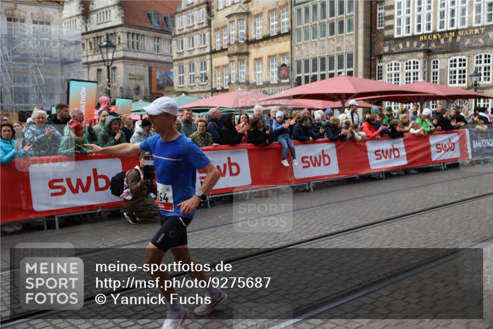 05.10.2025 - 20. swb-Marathon Bremen Yannick Fuchs http://msf.ph/oto/9275687 05.10.2025 12:37:02 Ziel 1954 meine-sportfotos.de