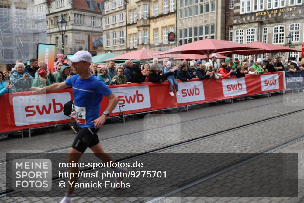 05.10.2025 - 20. swb-Marathon Bremen Yannick Fuchs http://msf.ph/oto/9275701 05.10.2025 12:37:02 Ziel 1954 meine-sportfotos.de
