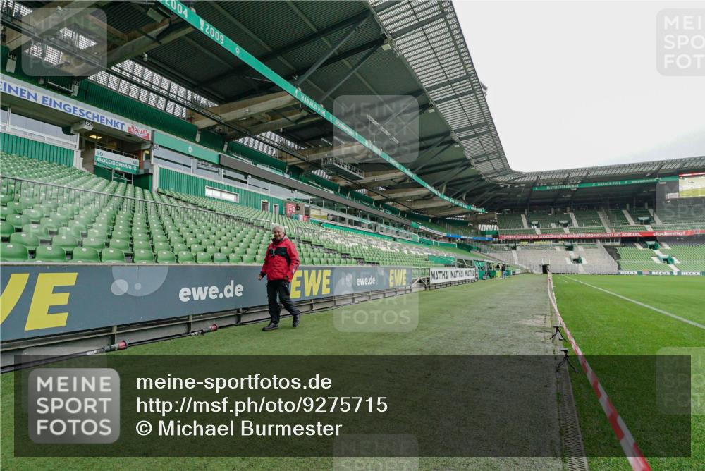 05.10.2025 - 20. swb-Marathon Bremen Michael Burmester http://msf.ph/oto/9275715 05.10.2025 10:13:23 Laufen im Stadion  meine-sportfotos.de