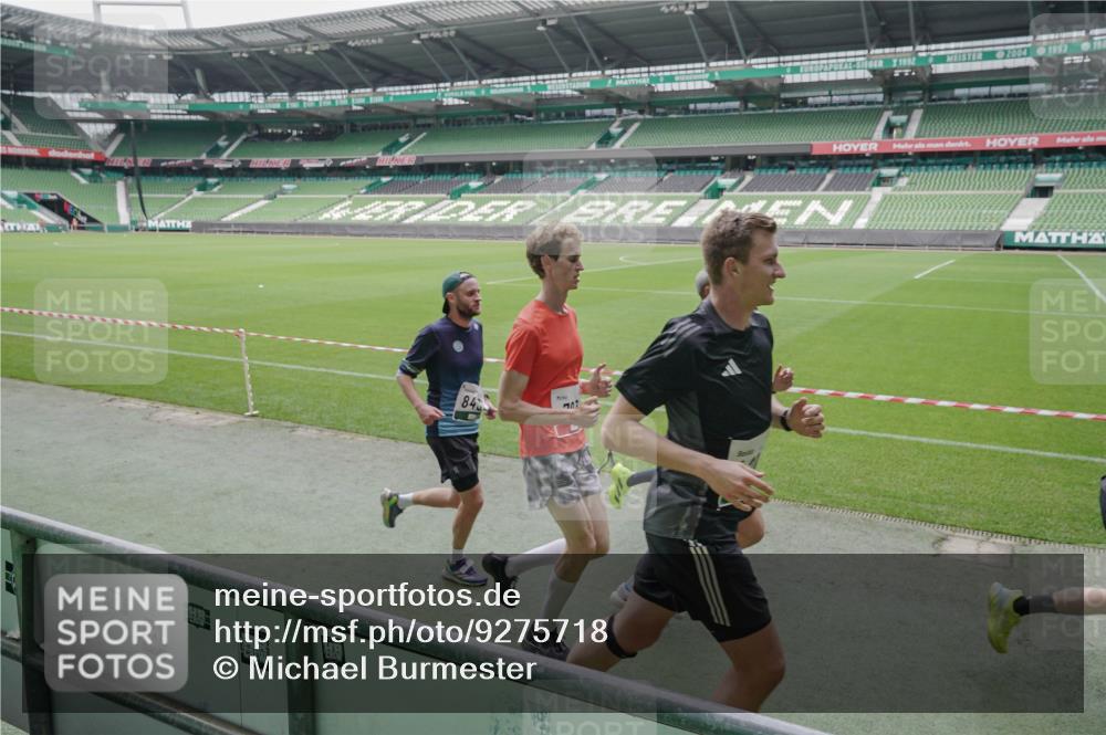 05.10.2025 - 20. swb-Marathon Bremen Michael Burmester http://msf.ph/oto/9275718 05.10.2025 12:52:42 Laufen im Stadion 550, 590, 615, 793, 832, 1298, 1367, 1431, 1550, 1552, 1600, 2072, 2075, 2595, 3033, 3041, 3626, 4132, 4218, 4362, 4573, 4746, 4805, 4914, 4935, 5169, 5447, 5459, 5561, 5675, 5866, 6367, 6630, 6677, 7012, 7277, 7293, 7416, 7634, 7773, 7975, 8218, 8297, 8349, 8431, 8558, 8580, 8701, 8921, 9115, 10338, 754, 1029, 1926, 3178, 4652, 4781, 5068, 5108, 5416, 5847, 6773, 7031, 7313, 7419, 8534 meine-sportfotos.de