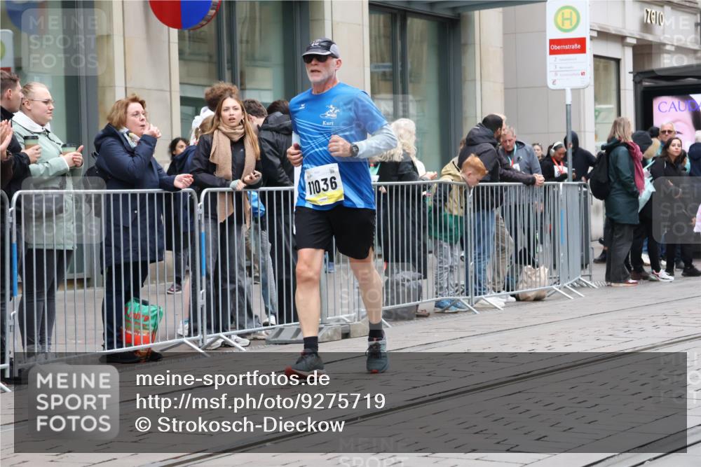05.10.2025 - 20. swb-Marathon Bremen Strokosch-Dieckow http://msf.ph/oto/9275719 05.10.2025 11:13:44 Ziel 7014, 7410, 9012, 9342, 9380, 9631, 9667, 9695, 9946, 10000, 10036, 10491, 10512, 10671, 10721, 10756, 10842, 11036, 11541, 11548, 11555, 11652, 11653, 7014, 7410, 9012, 9342, 9380, 9631, 9667, 9695, 9946, 10000, 10036, 10491, 10512, 10671, 10721, 10756, 10842, 11036, 11541, 11548, 11555, 11652, 11653 meine-sportfotos.de