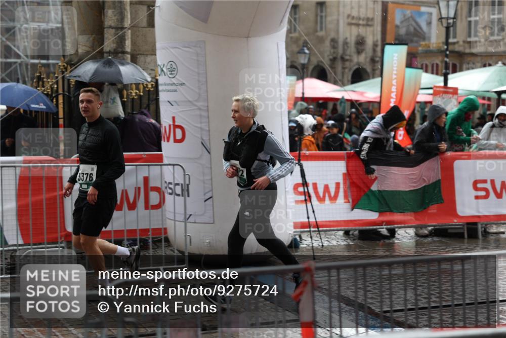 05.10.2025 - 20. swb-Marathon Bremen Yannick Fuchs http://msf.ph/oto/9275724 05.10.2025 14:55:39 Ziel 3372, 3375, 3376, 5589 meine-sportfotos.de