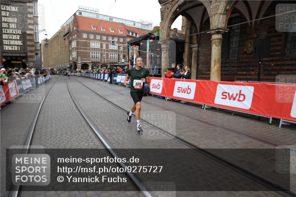 05.10.2025 - 20. swb-Marathon Bremen Yannick Fuchs http://msf.ph/oto/9275727 05.10.2025 12:37:12 Ziel 909 meine-sportfotos.de