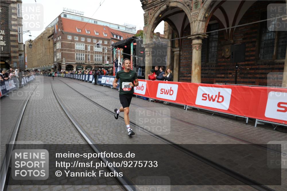 05.10.2025 - 20. swb-Marathon Bremen Yannick Fuchs http://msf.ph/oto/9275733 05.10.2025 12:37:12 Ziel 909 meine-sportfotos.de