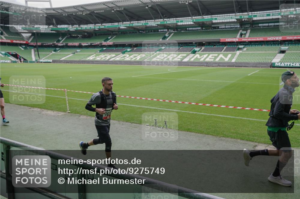 05.10.2025 - 20. swb-Marathon Bremen Michael Burmester http://msf.ph/oto/9275749 05.10.2025 12:52:51 Laufen im Stadion 248, 550, 590, 615, 793, 832, 1298, 1367, 1431, 1552, 1600, 1667, 2072, 2075, 2595, 3033, 3041, 3626, 4132, 4218, 4362, 4573, 4729, 4746, 4805, 4914, 4935, 5169, 5447, 5459, 5561, 5579, 5675, 5866, 6492, 6630, 6677, 7012, 7277, 7416, 7634, 7773, 7975, 8218, 8297, 8349, 8431, 8462, 8580, 8701, 8921, 9115, 10338, 1029, 1550, 3178, 5068, 5108, 5416, 6367, 7031, 7293, 7313, 7419, 8534, 8558 meine-sportfotos.de