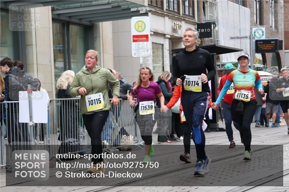05.10.2025 - 20. swb-Marathon Bremen Strokosch-Dieckow http://msf.ph/oto/9275750 05.10.2025 11:13:48 Ziel 9012, 9342, 9380, 9631, 9667, 9695, 9724, 9818, 9819, 10000, 10036, 10114, 10115, 10201, 10491, 10512, 10721, 10832, 11036, 11135, 11539, 11541, 11548, 11555, 9012, 9342, 9380, 9631, 9667, 9695, 9724, 9818, 9819, 10000, 10036, 10114, 10115, 10201, 10491, 10512, 10721, 10832, 11036, 11135, 11539, 11541, 11548, 11555 meine-sportfotos.de