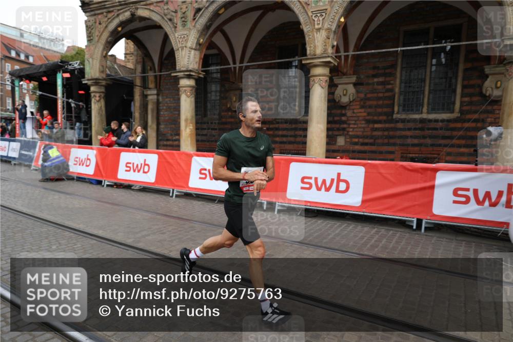 05.10.2025 - 20. swb-Marathon Bremen Yannick Fuchs http://msf.ph/oto/9275763 05.10.2025 12:37:13 Ziel 909 meine-sportfotos.de